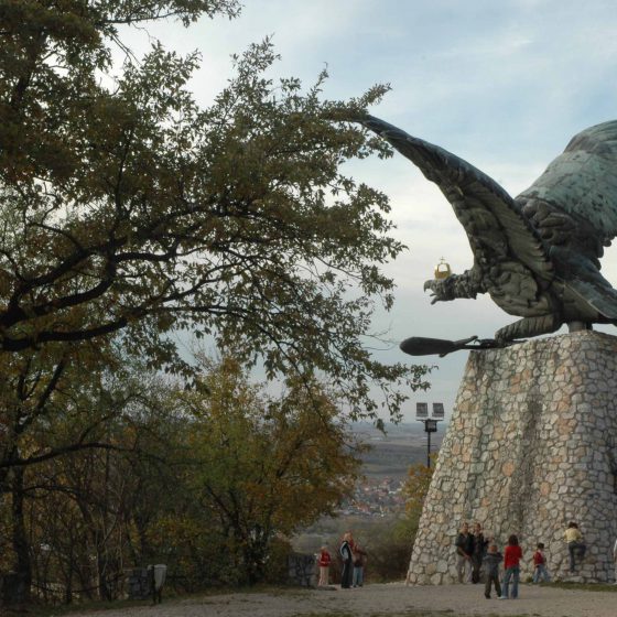 Gerecse Turul szobor